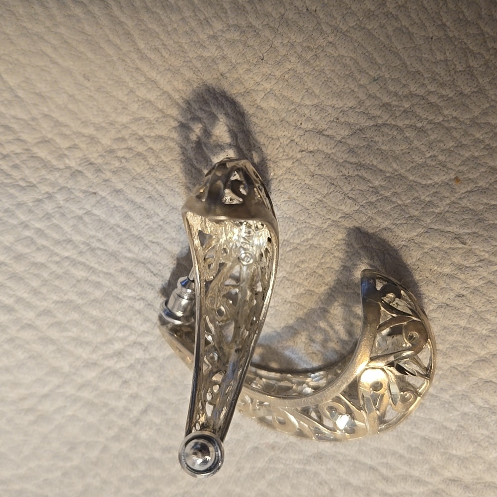 Classy Sterling silver earrings 1" X 1.25" - Picture 3 of 5